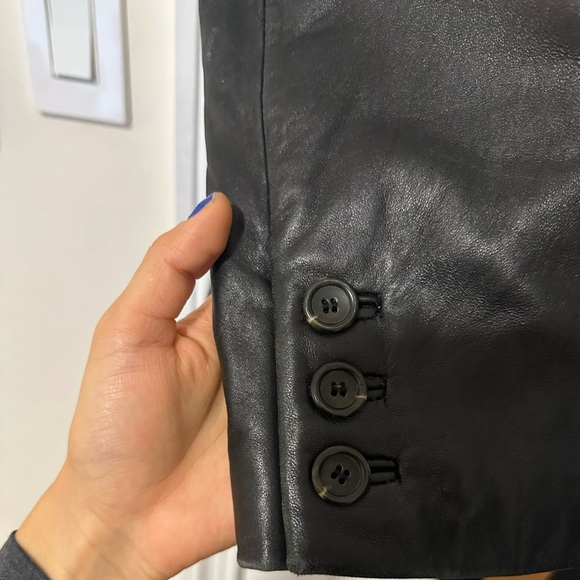 SOLD - AM STUDIO LAMB LEATHER COAT SIZE SMALL/X-SMALL - Picture 3 of 9